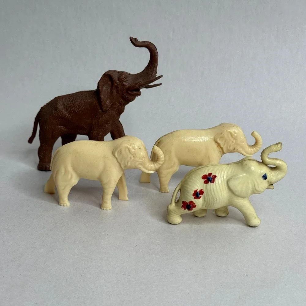 Vintage Plastic Elephant Figurine Brown & Cream Floral Miniature Toys‎